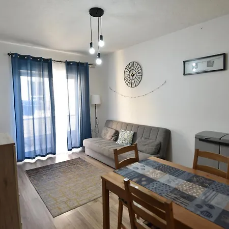 Apartment Sea Breeze Nest