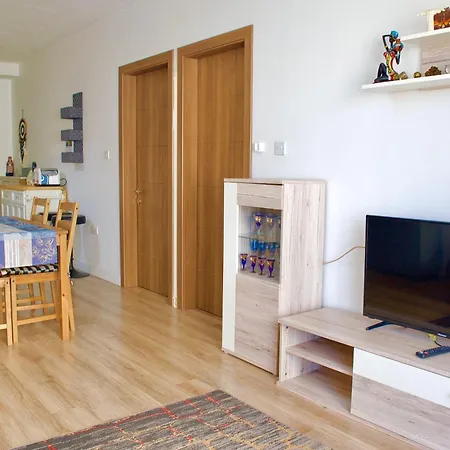 Sea Breeze Nest 2br 12 Min Walk To Apartament